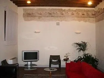Venetian Hostel *