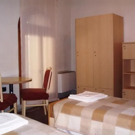 Hostal Venetian *